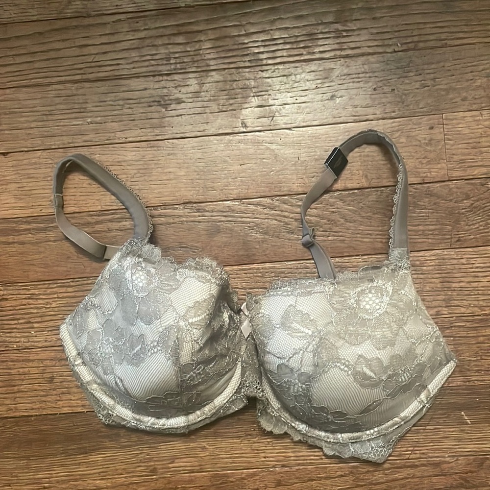 NWT Victoria’s Secret beige lace bra with padding